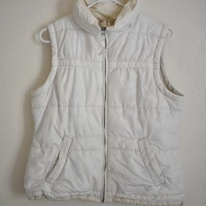 AEO cream puffer vest L